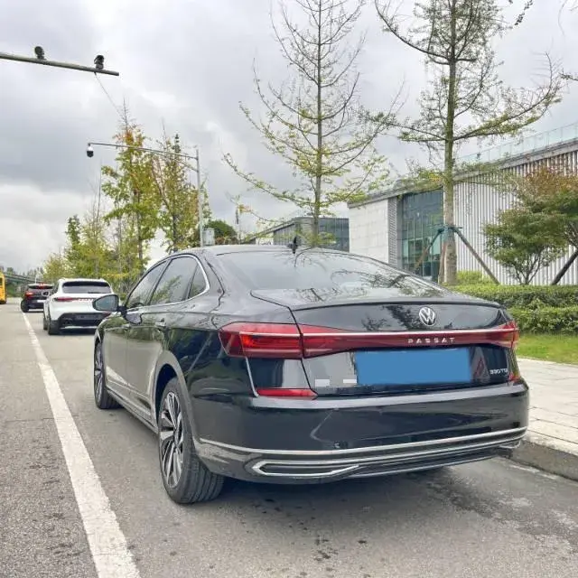 2022 VOLKSWAGEN PASSAT thumbnail 4