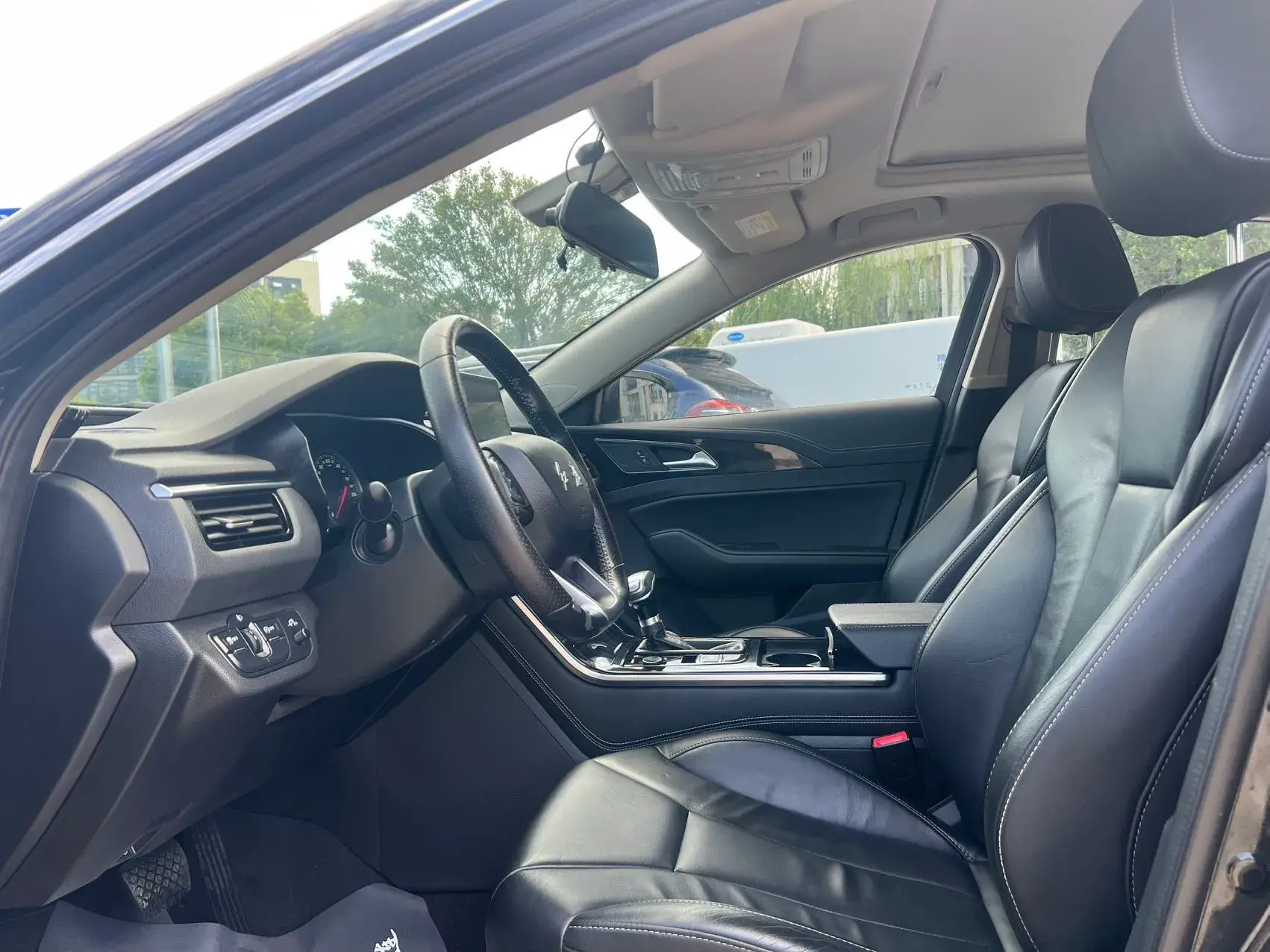 2018 HONGQI H5 thumbnail 4