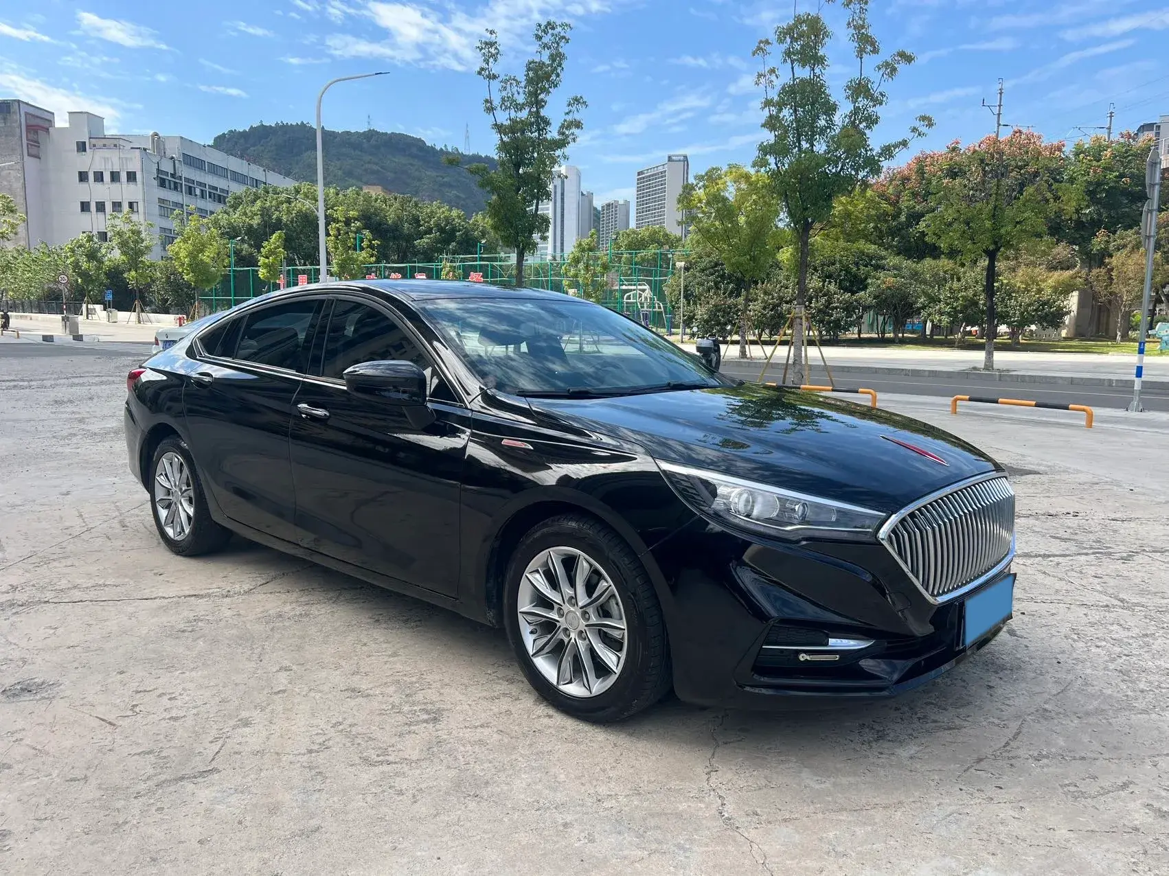 2018 HONGQI H5 thumbnail 3