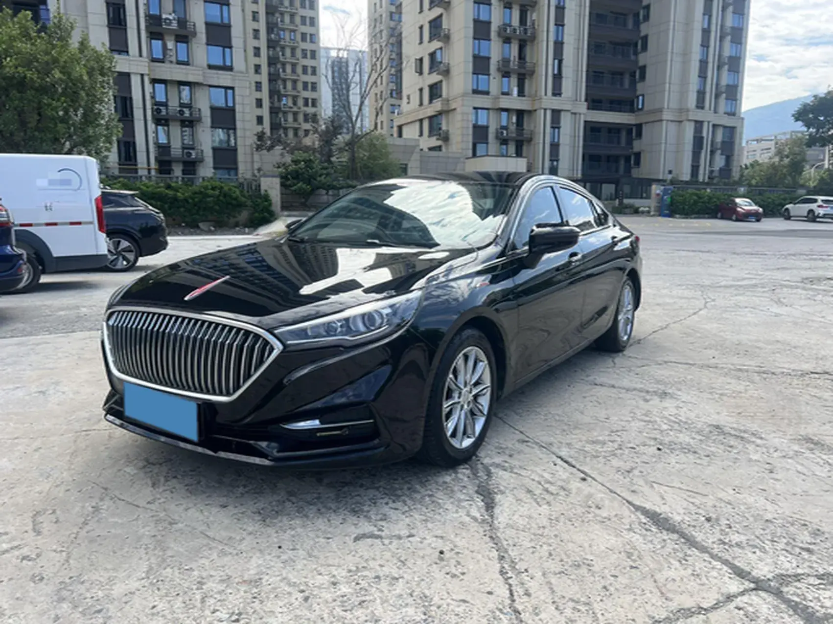 2018 HONGQI H5 view 1