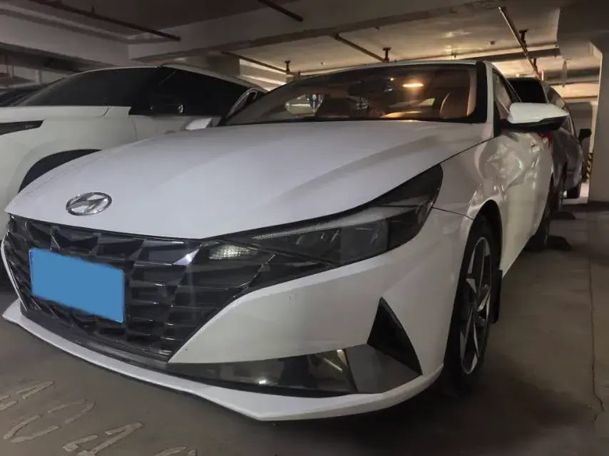 2022 HYUNDAI ELANTRA view 1