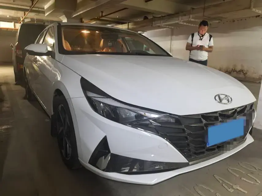 2022 HYUNDAI ELANTRA thumbnail 3