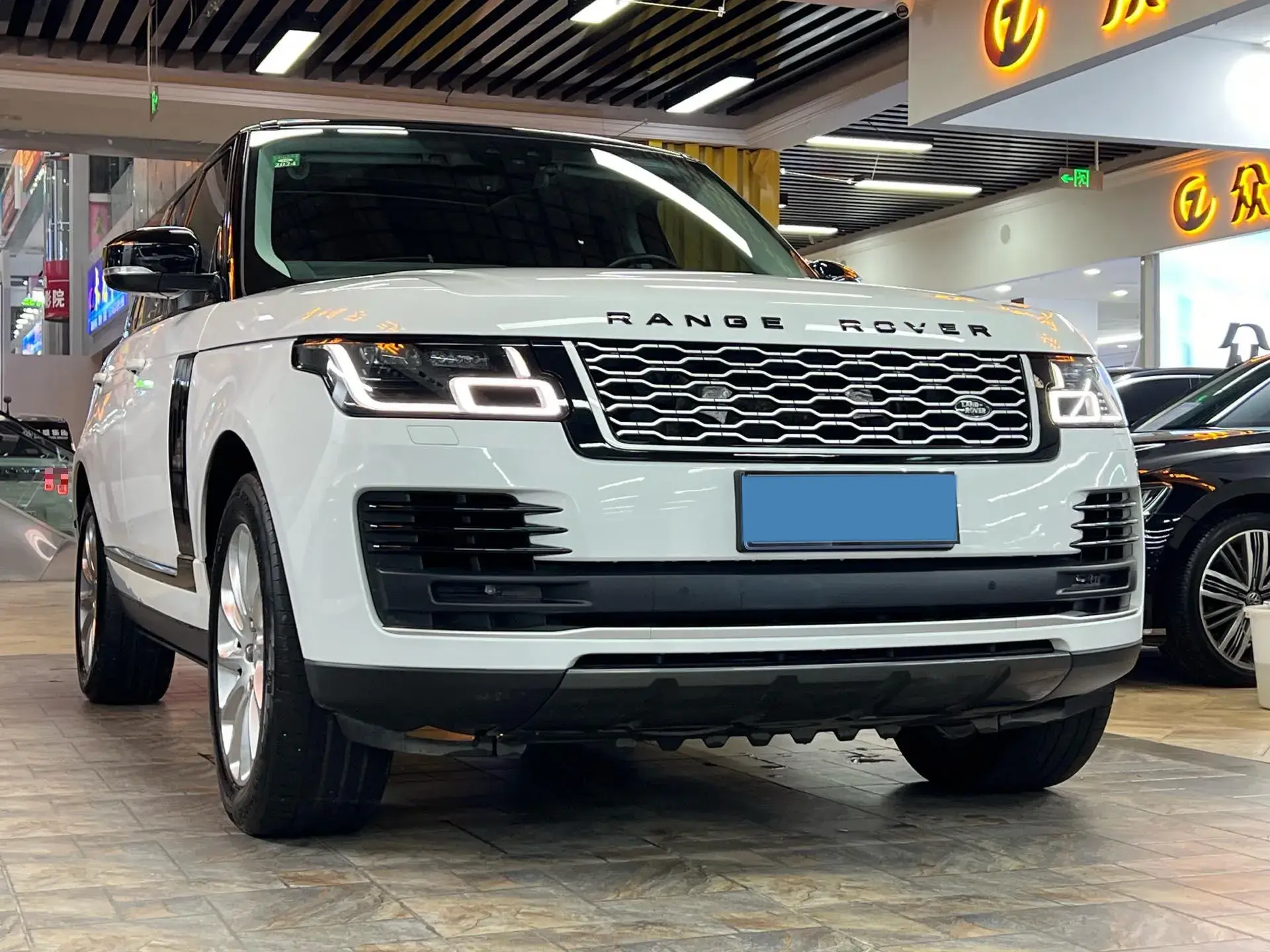 2018 LAND ROVER thumbnail 3