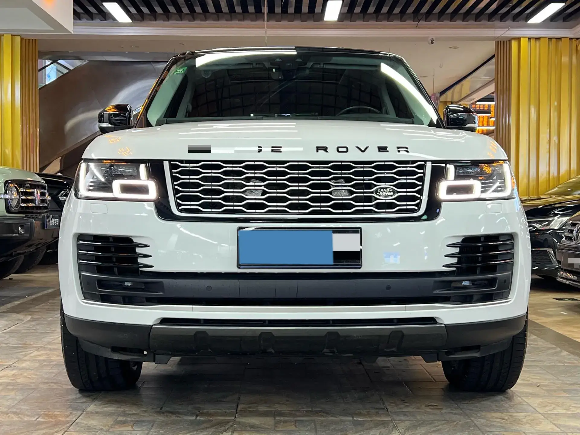 2018 LAND ROVER thumbnail 2