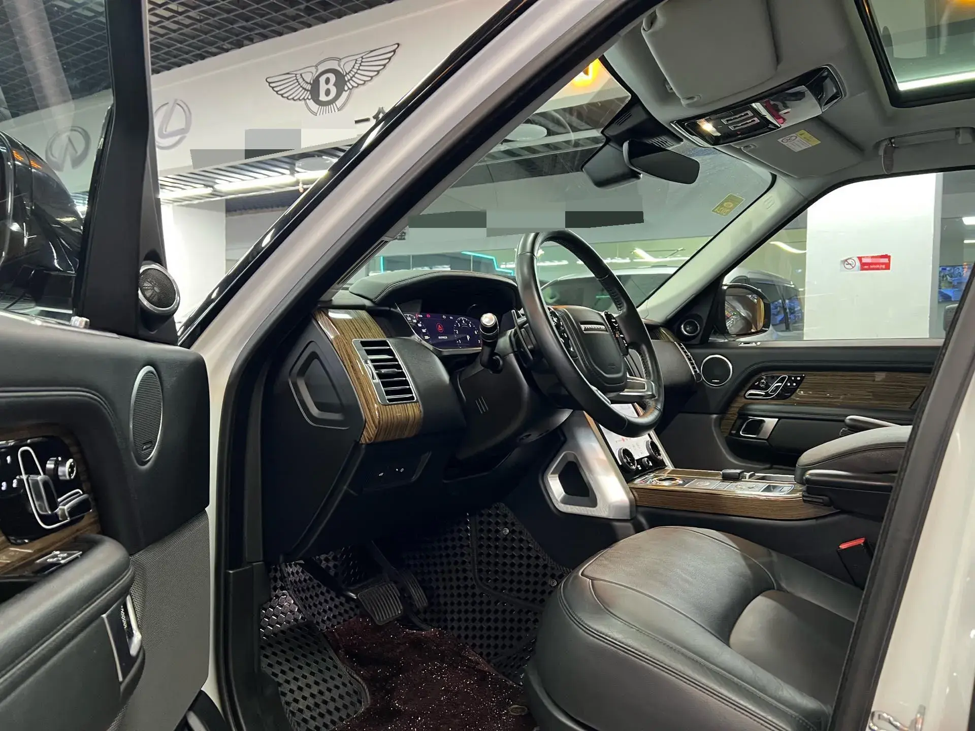 2018 LAND ROVER thumbnail 4