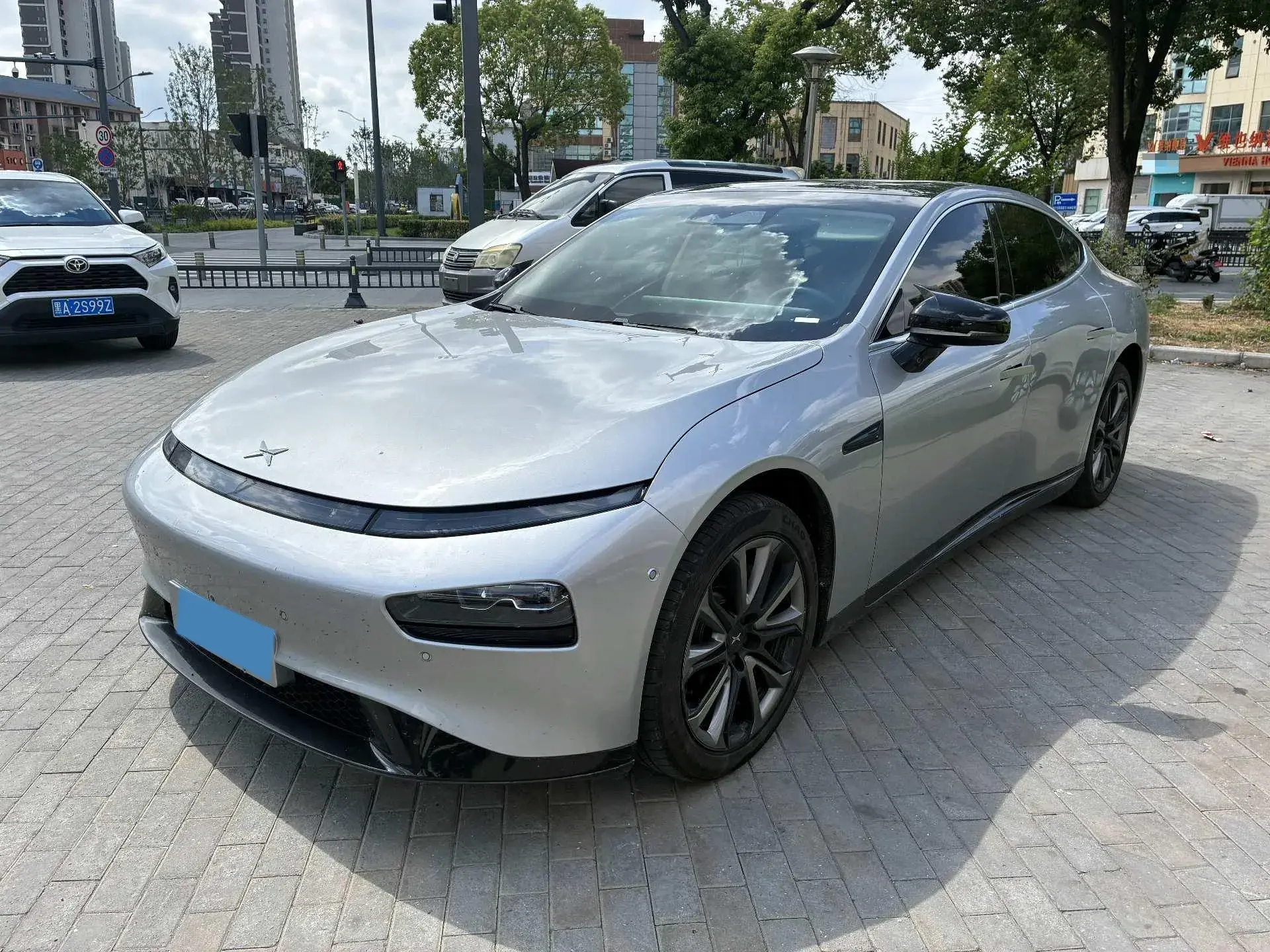 2020 XPENG P7 view 1