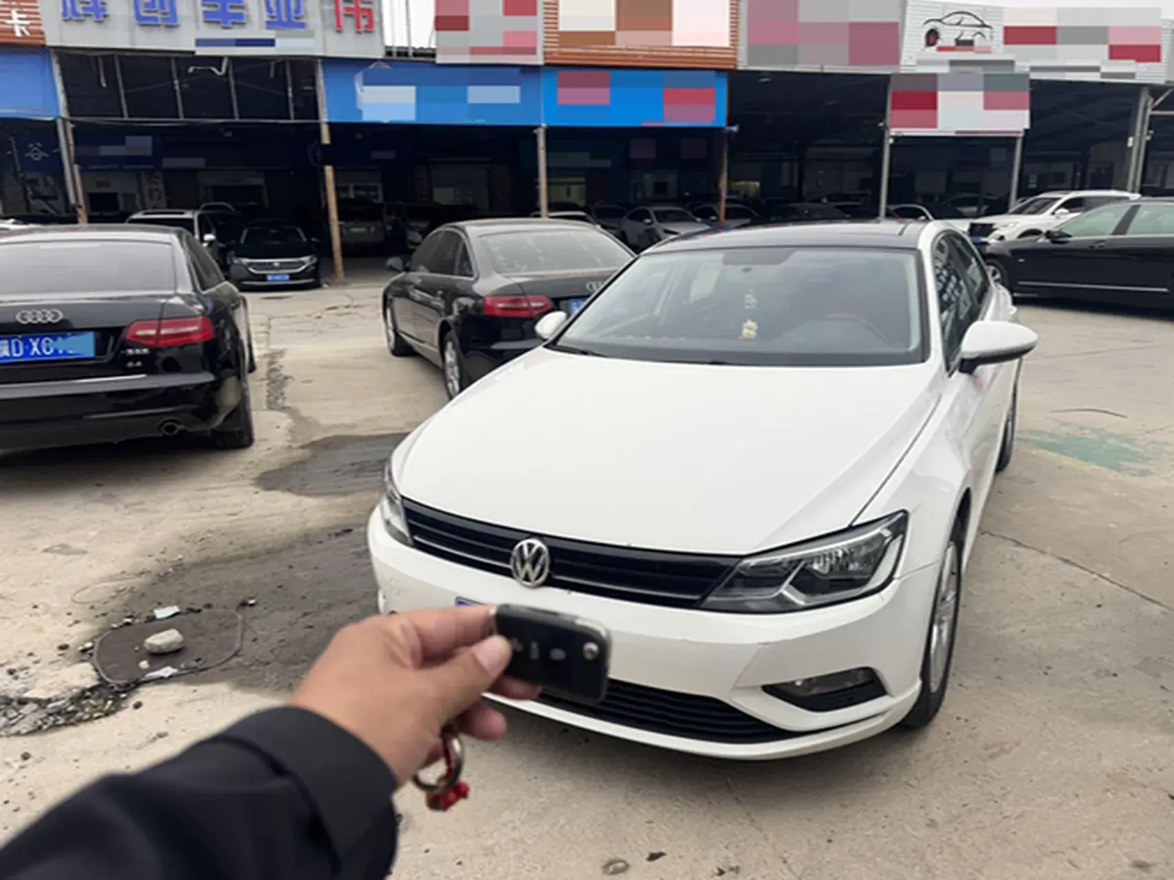 2018 VOLKSWAGEN LAMANDO view 1