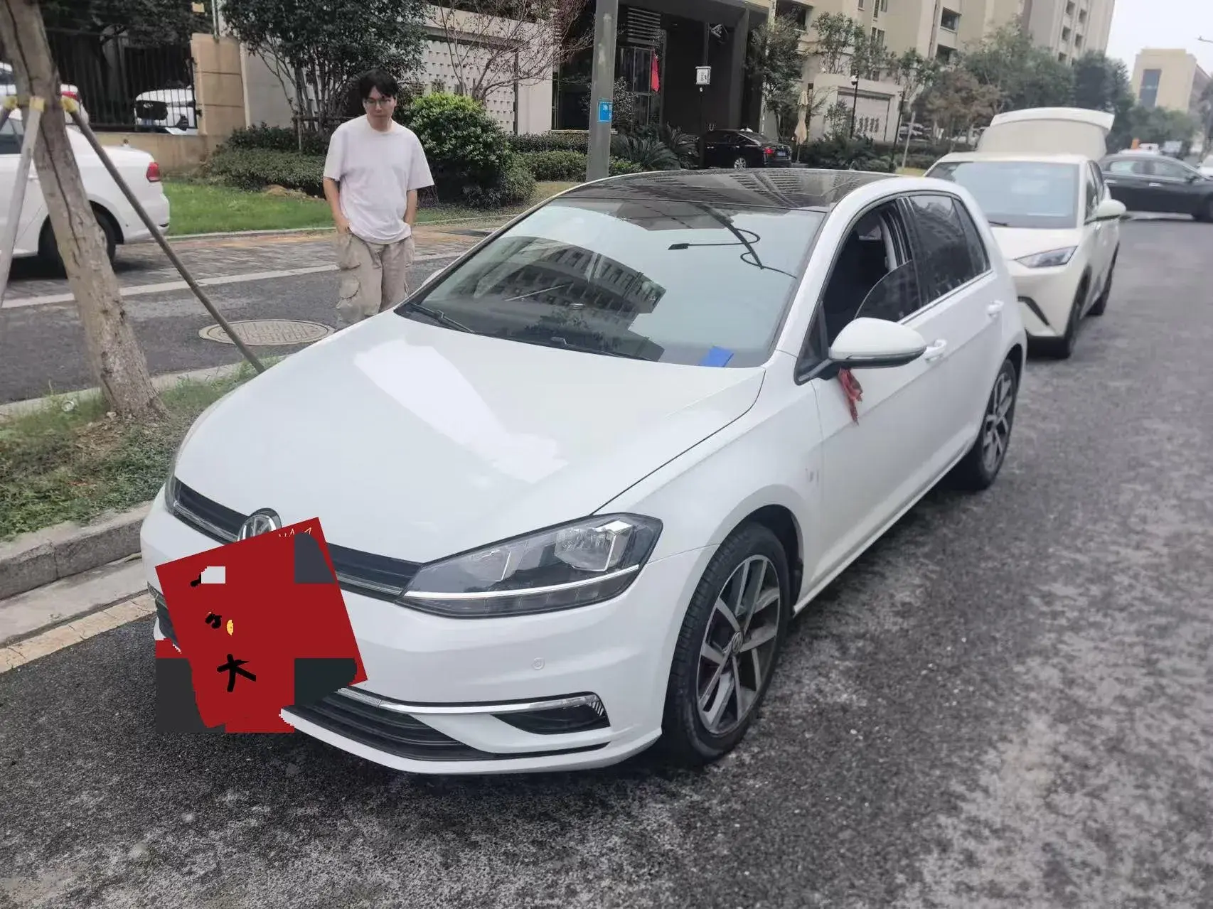 2020 VOLKSWAGEN GOLF view 1