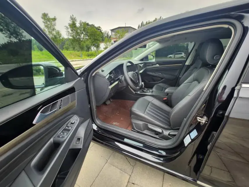 2020 VOLKSWAGEN PASSAT thumbnail 4