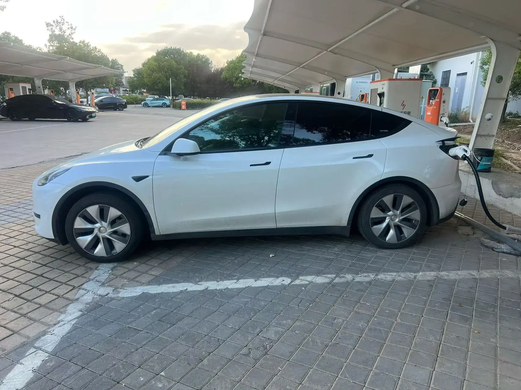 2022 TESLA MODEL thumbnail 4