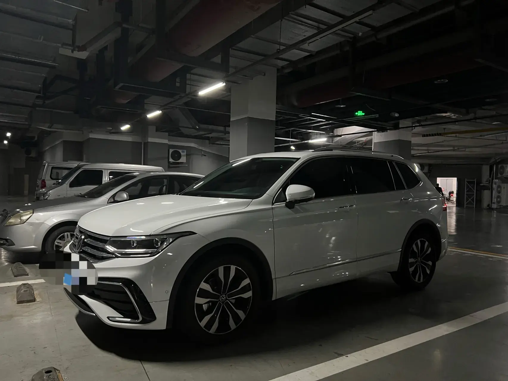 2024 VOLKSWAGEN TIGUAN thumbnail 2