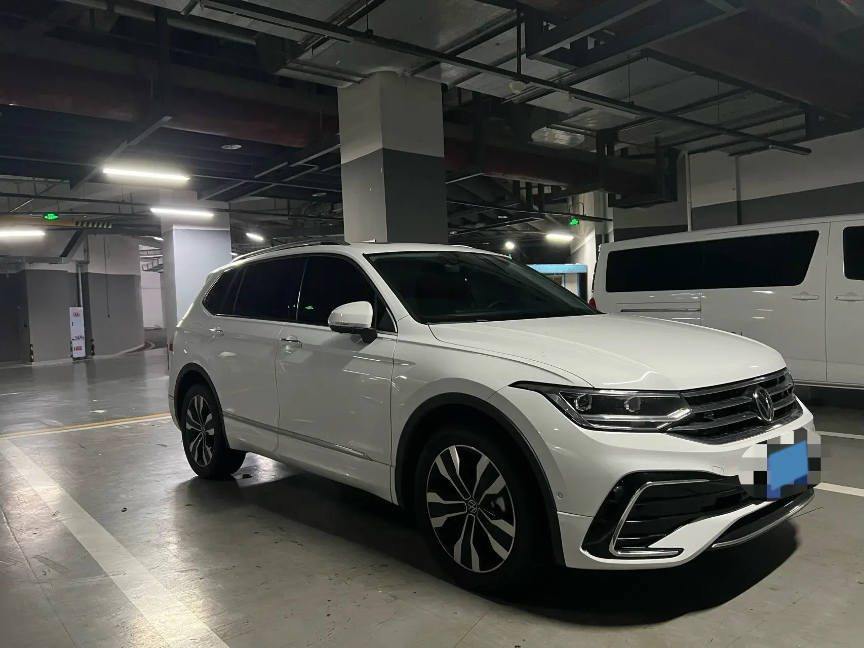 2024 VOLKSWAGEN TIGUAN thumbnail 3