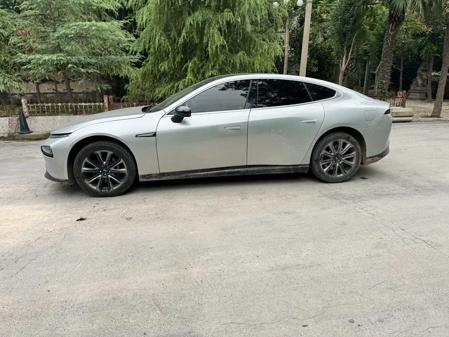 2020 XPENG P7 thumbnail 3