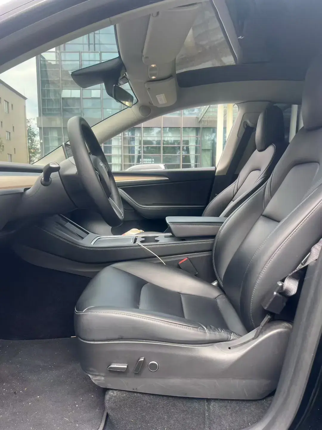 2021 TESLA MODEL thumbnail 4