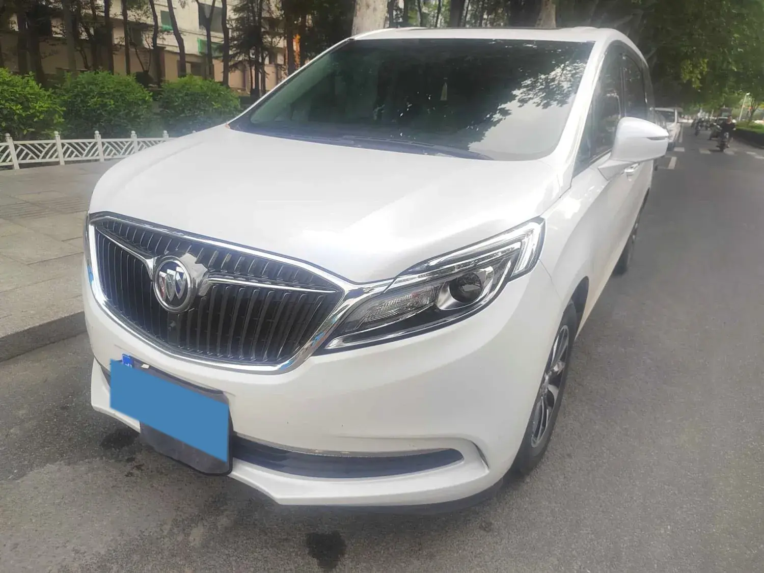 2022 BUICK GL8 view 1