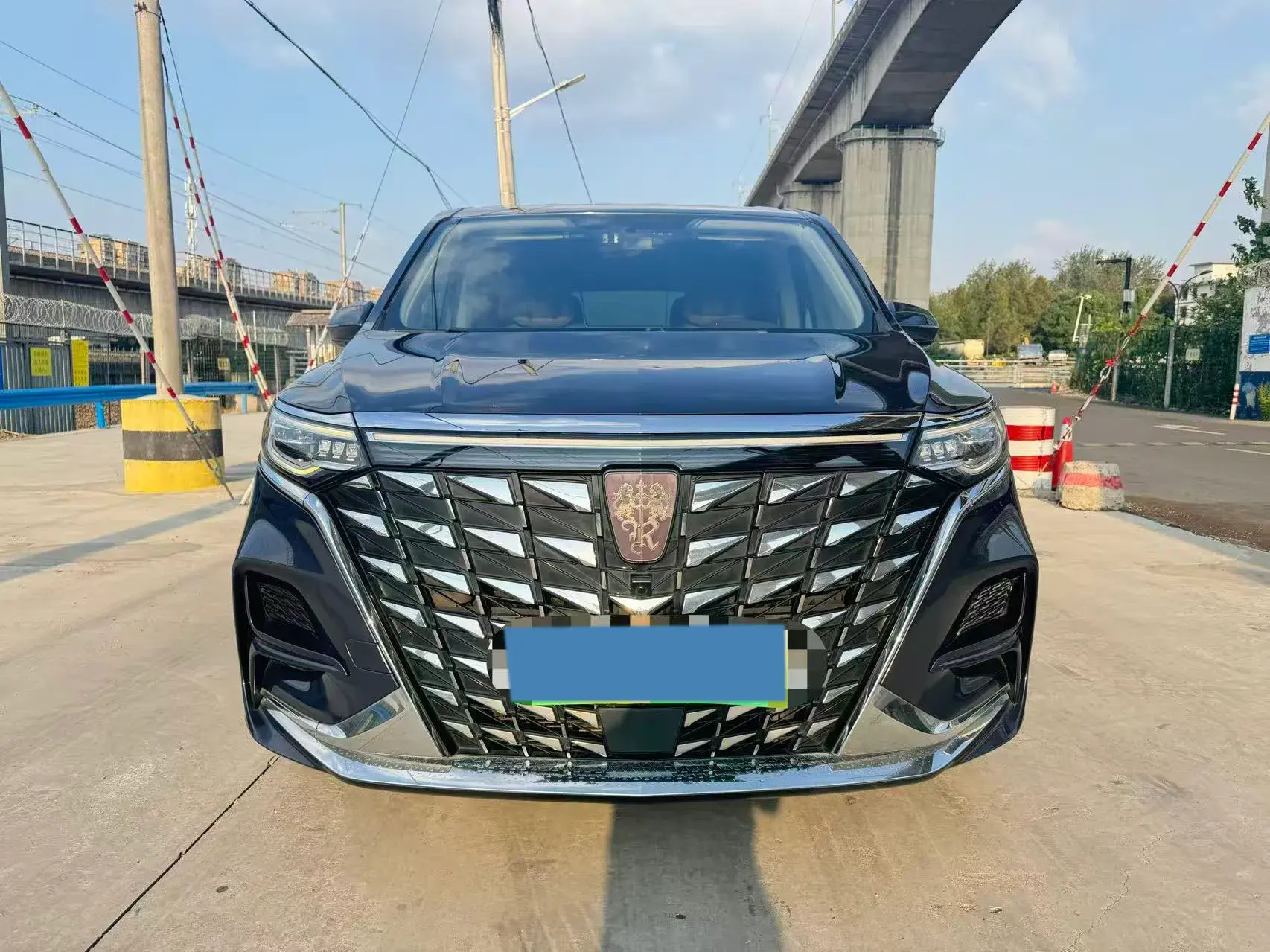 2022 ROEWE IMAX8 thumbnail 2