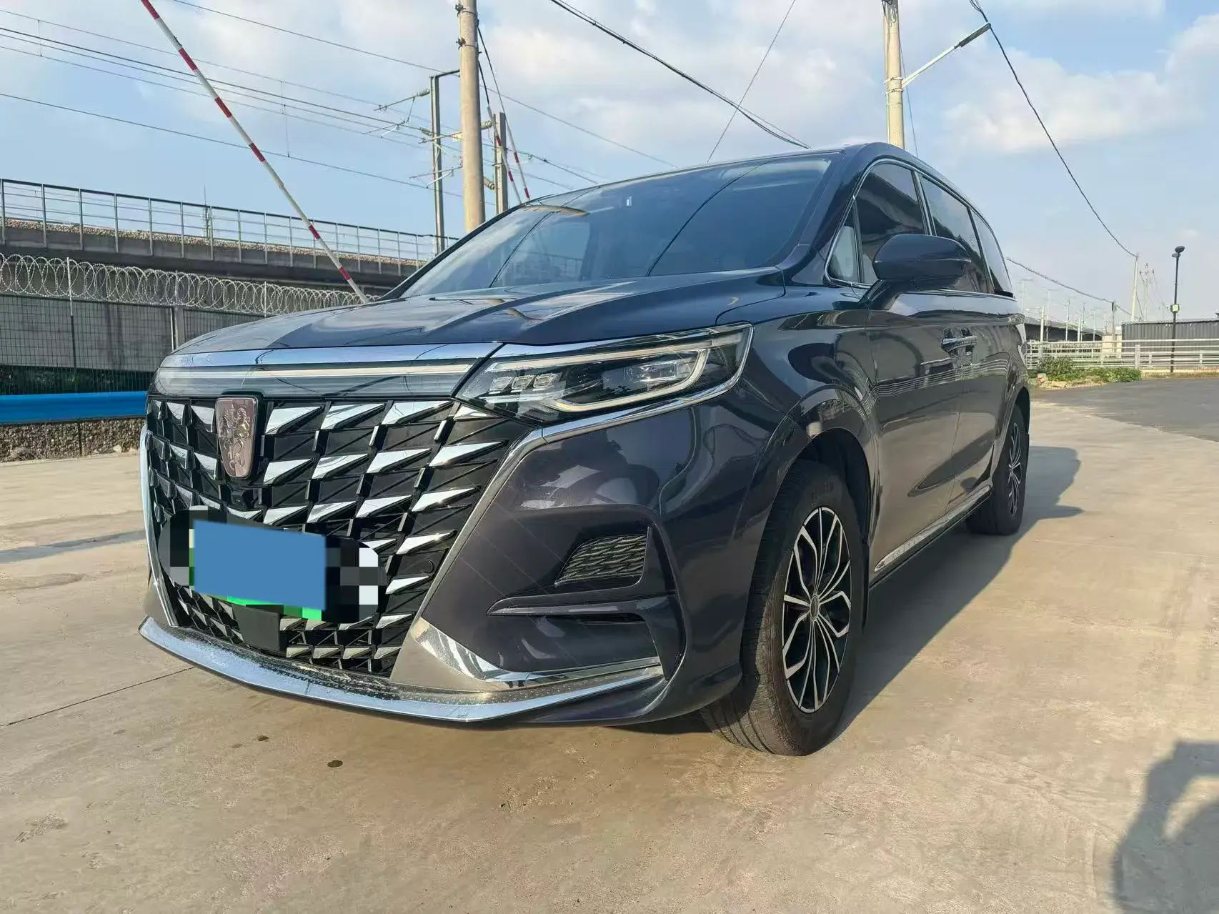 2022 ROEWE IMAX8 view 1