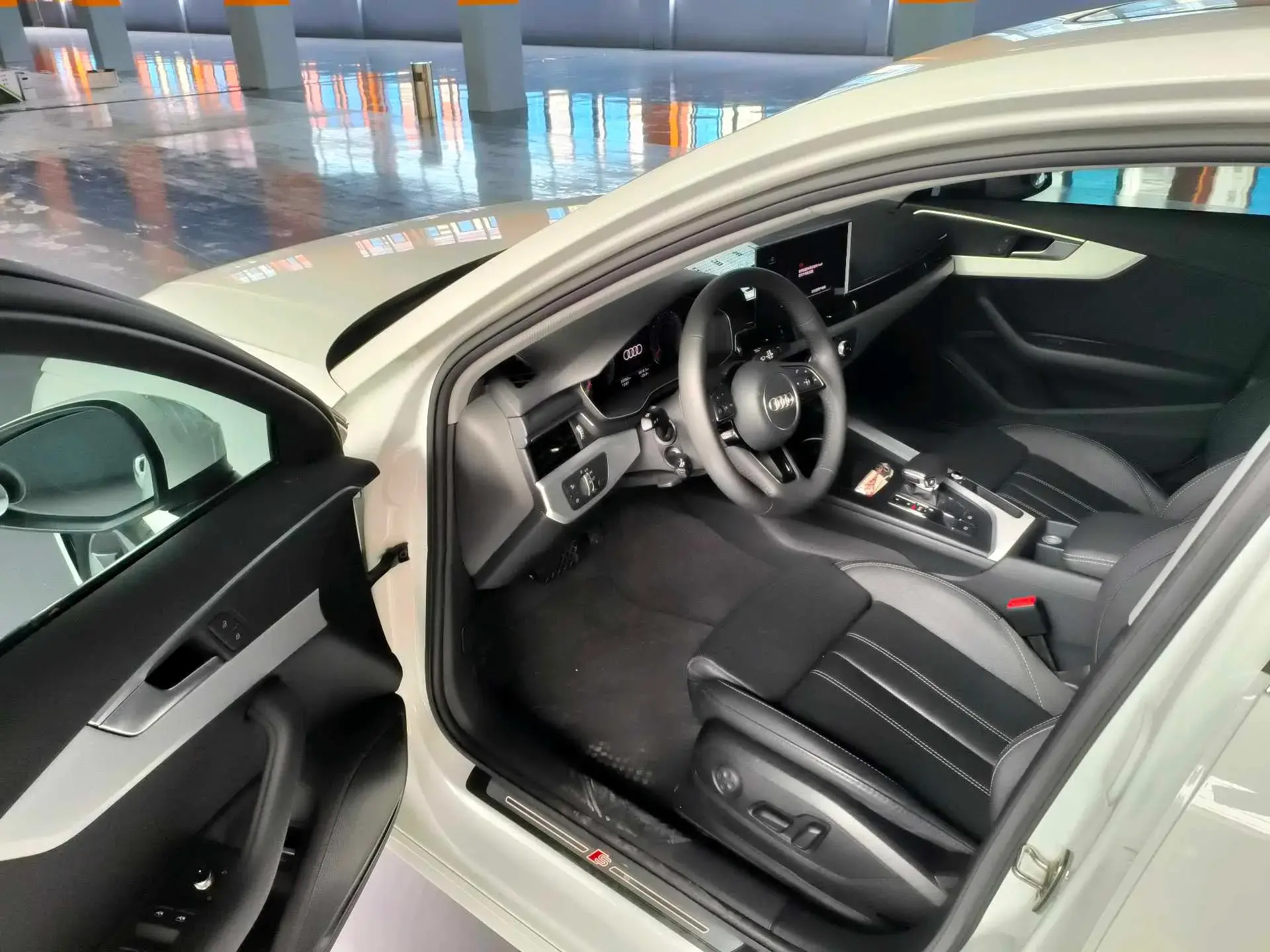 2020 AUDI A4L thumbnail 4