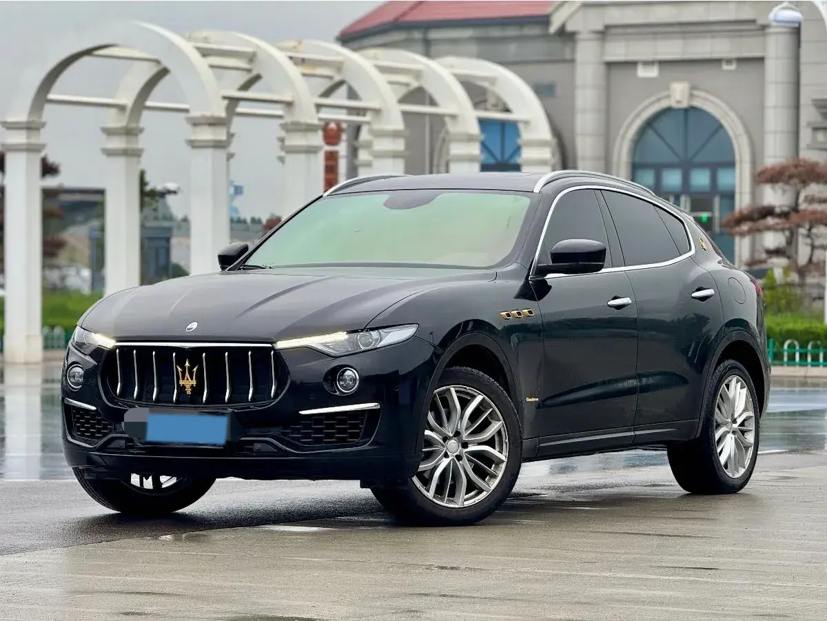 2019 MASERATI LEVANTE view 1