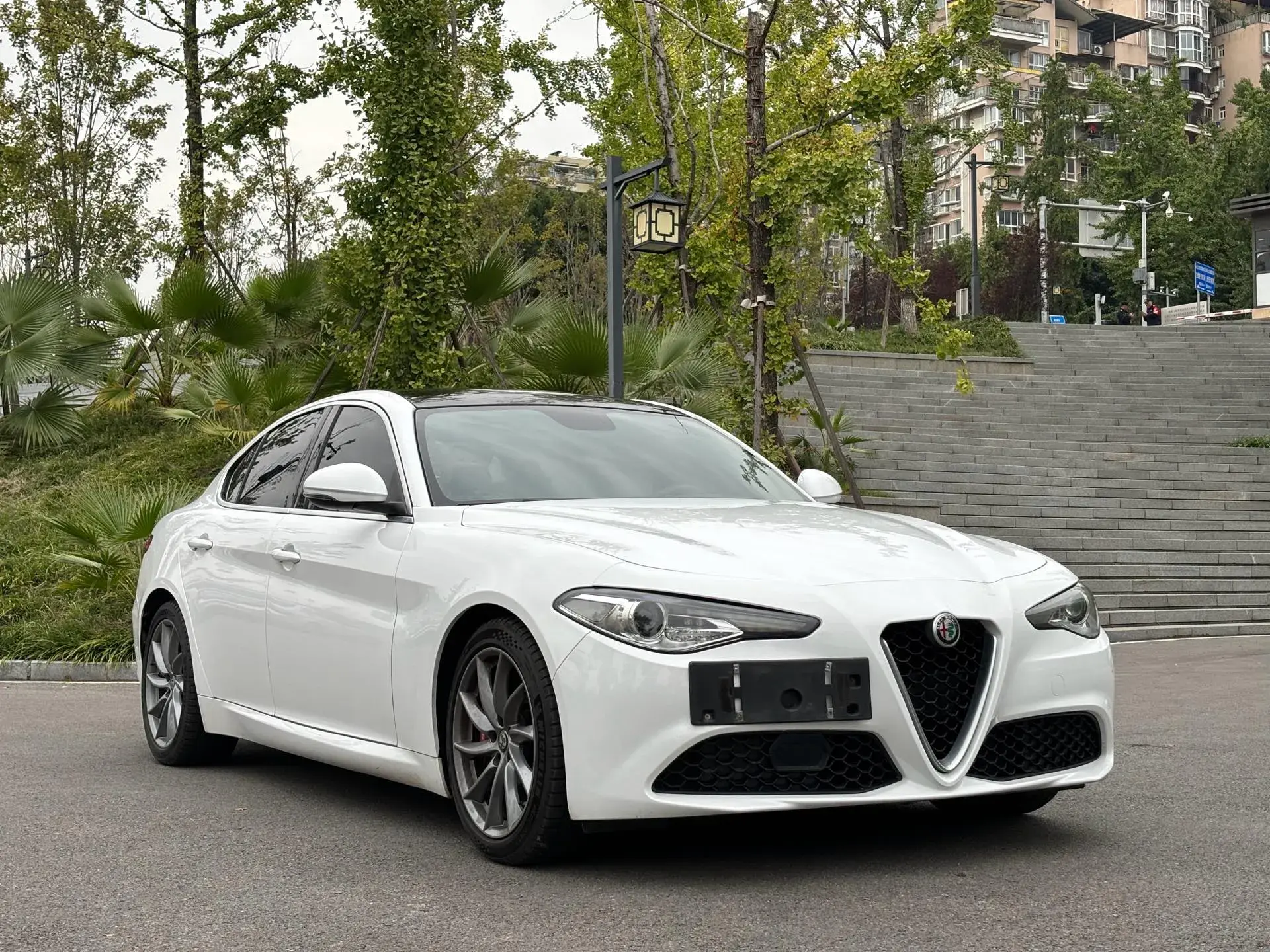 2017 ALFA ROMEO thumbnail 3