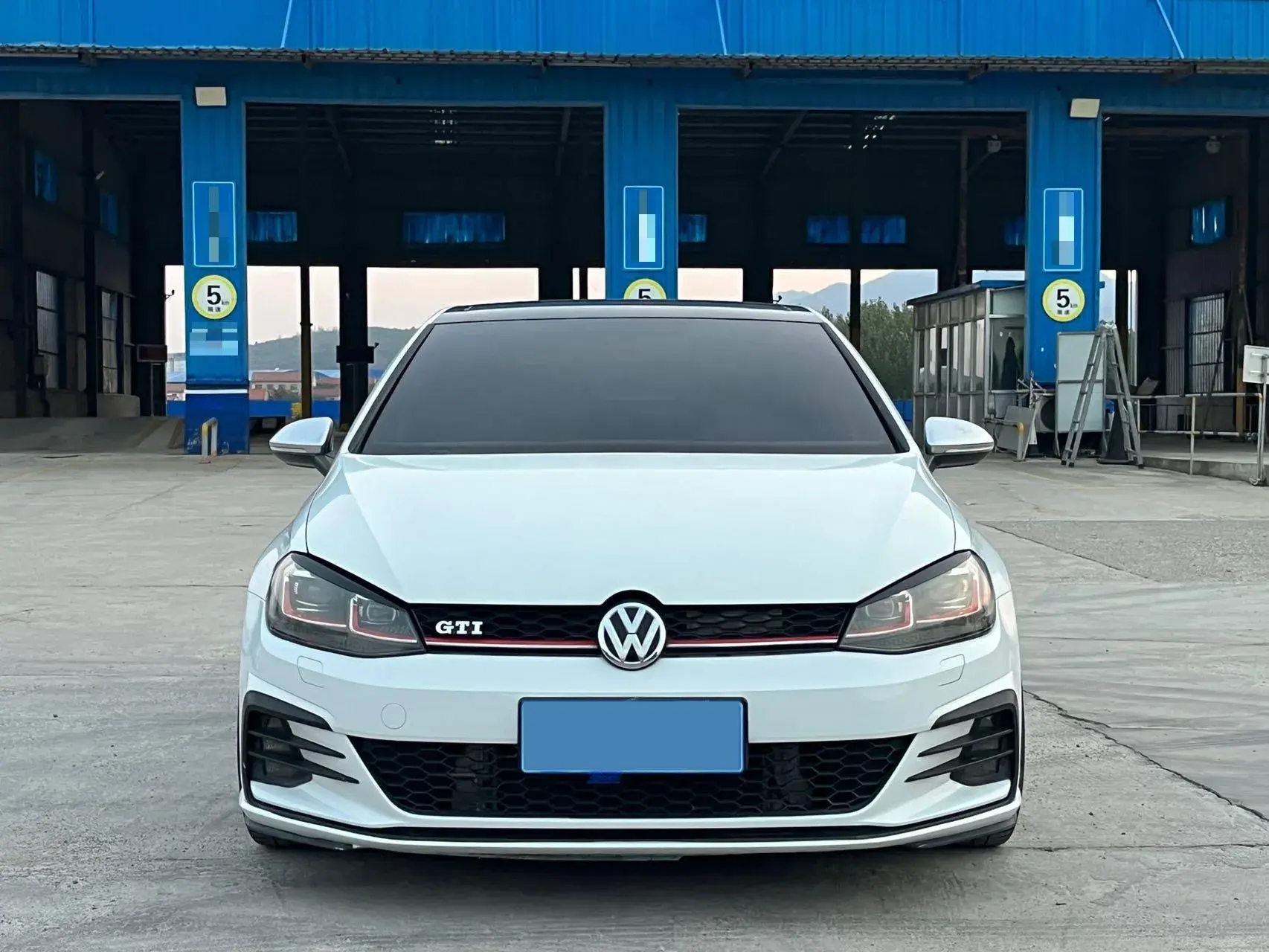 2018 VOLKSWAGEN GOLF thumbnail 2