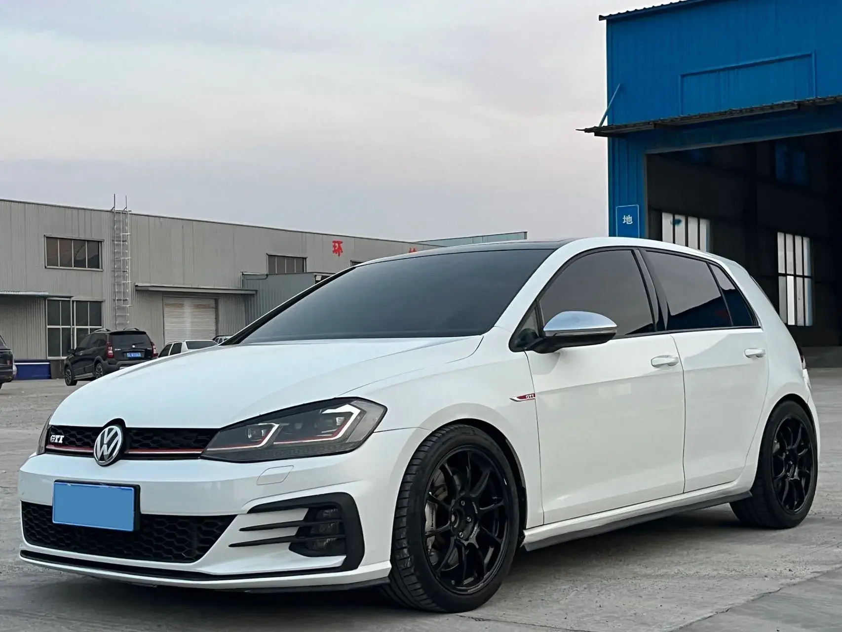 2018 VOLKSWAGEN GOLF view 1