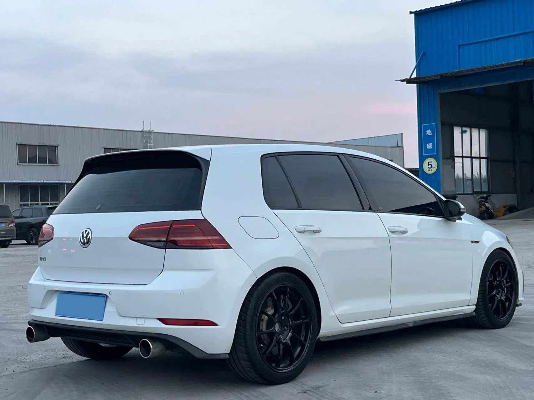 2018 VOLKSWAGEN GOLF thumbnail 4