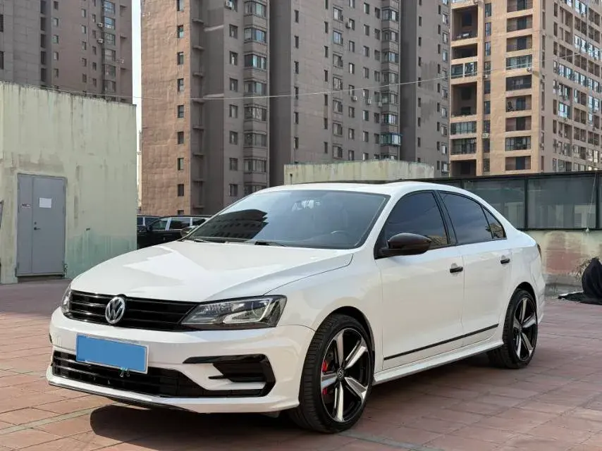 2018 VOLKSWAGEN SAGITAR view 1