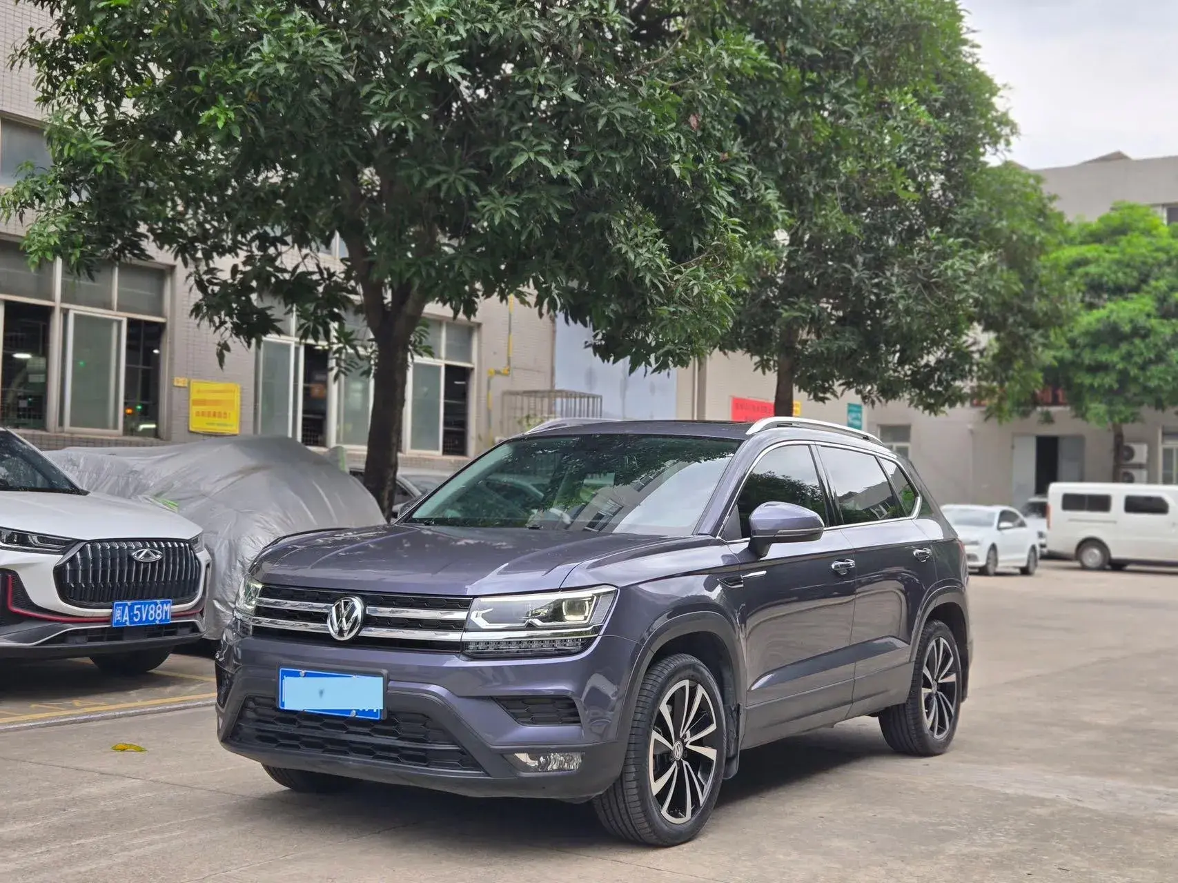 2019 VOLKSWAGEN THARU view 1