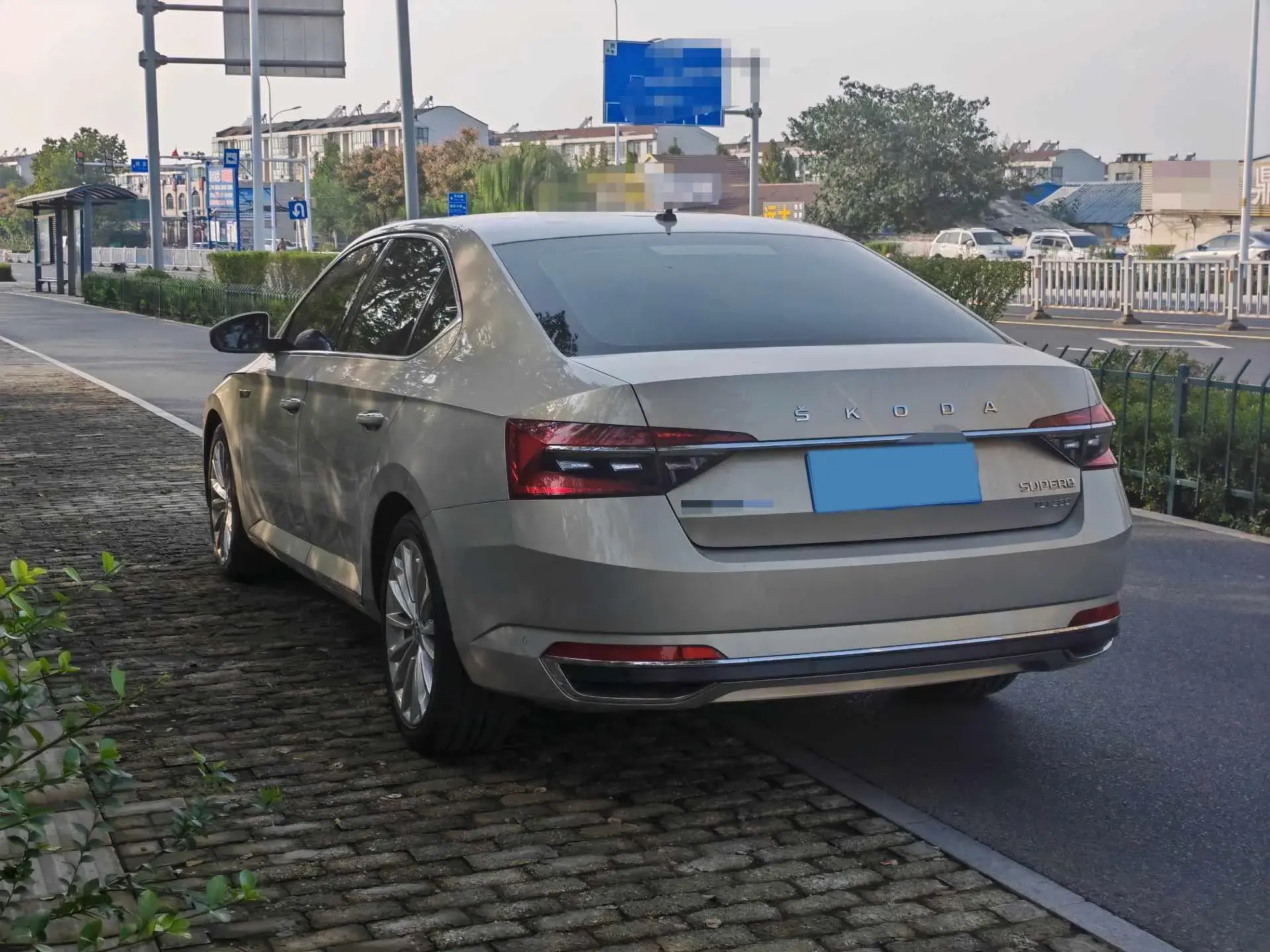 2019 SKODA SUPERB thumbnail 4