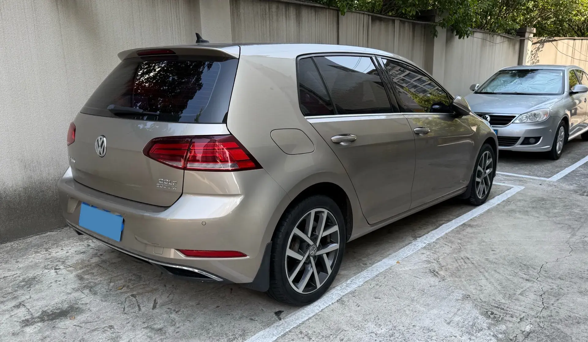 2019 VOLKSWAGEN GOLF thumbnail 3