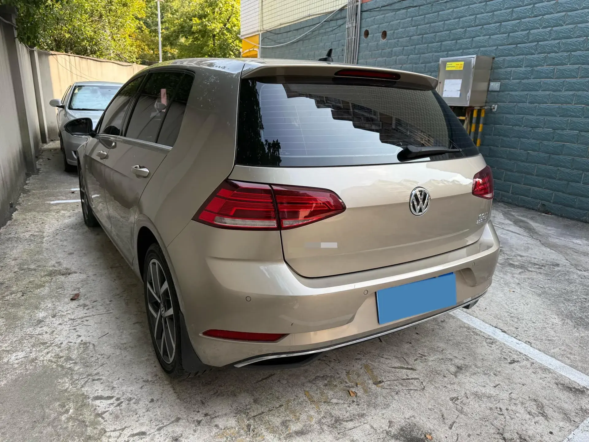 2019 VOLKSWAGEN GOLF thumbnail 4