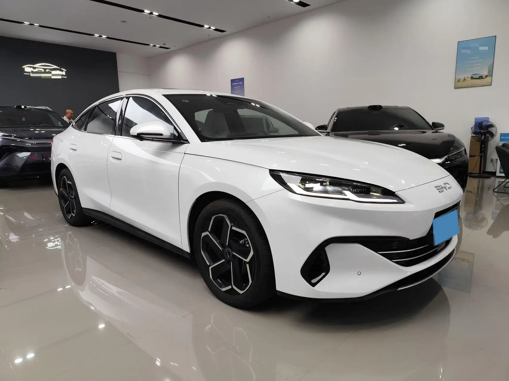 2024 BYD SEAL thumbnail 3