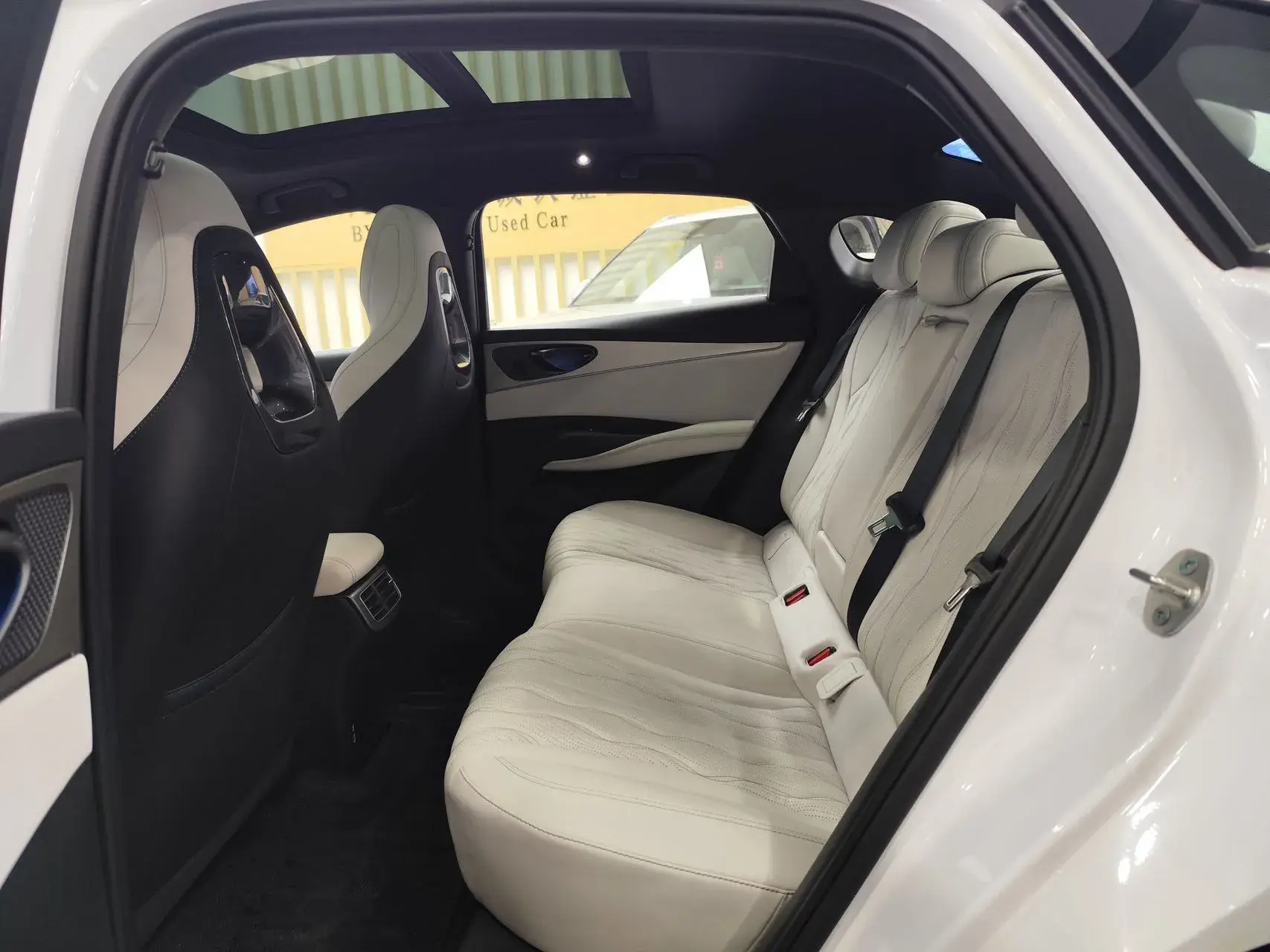 2024 BYD SEAL thumbnail 4