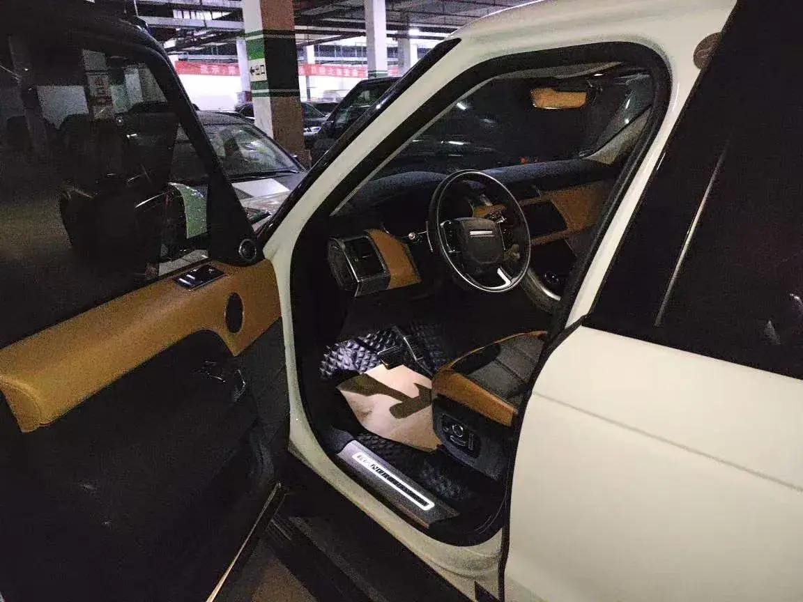 2020 LAND ROVER thumbnail 3