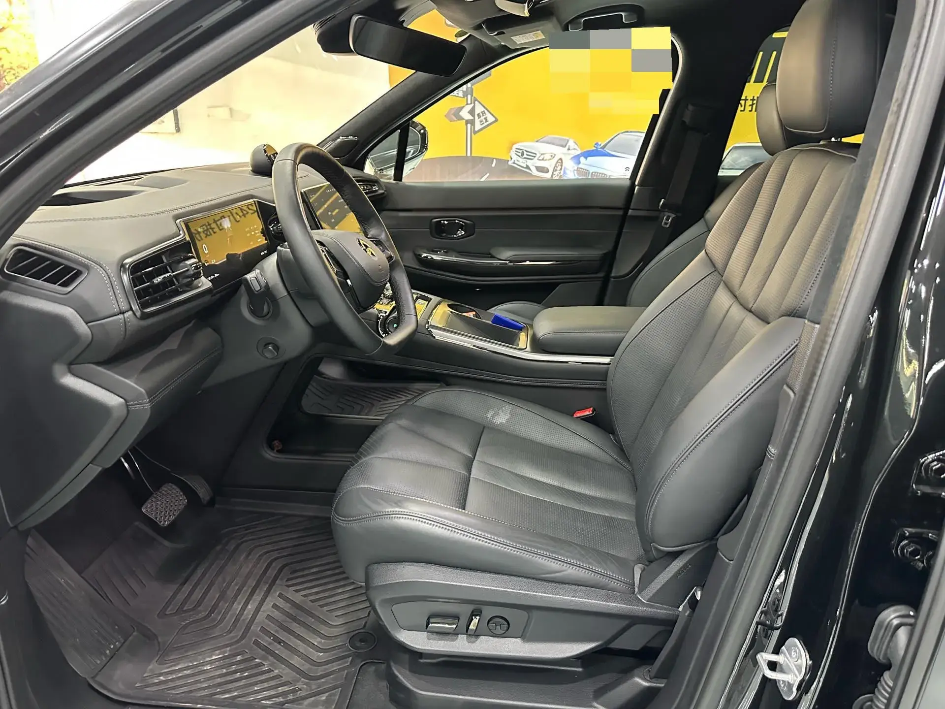 2020 NIO ES8 thumbnail 3