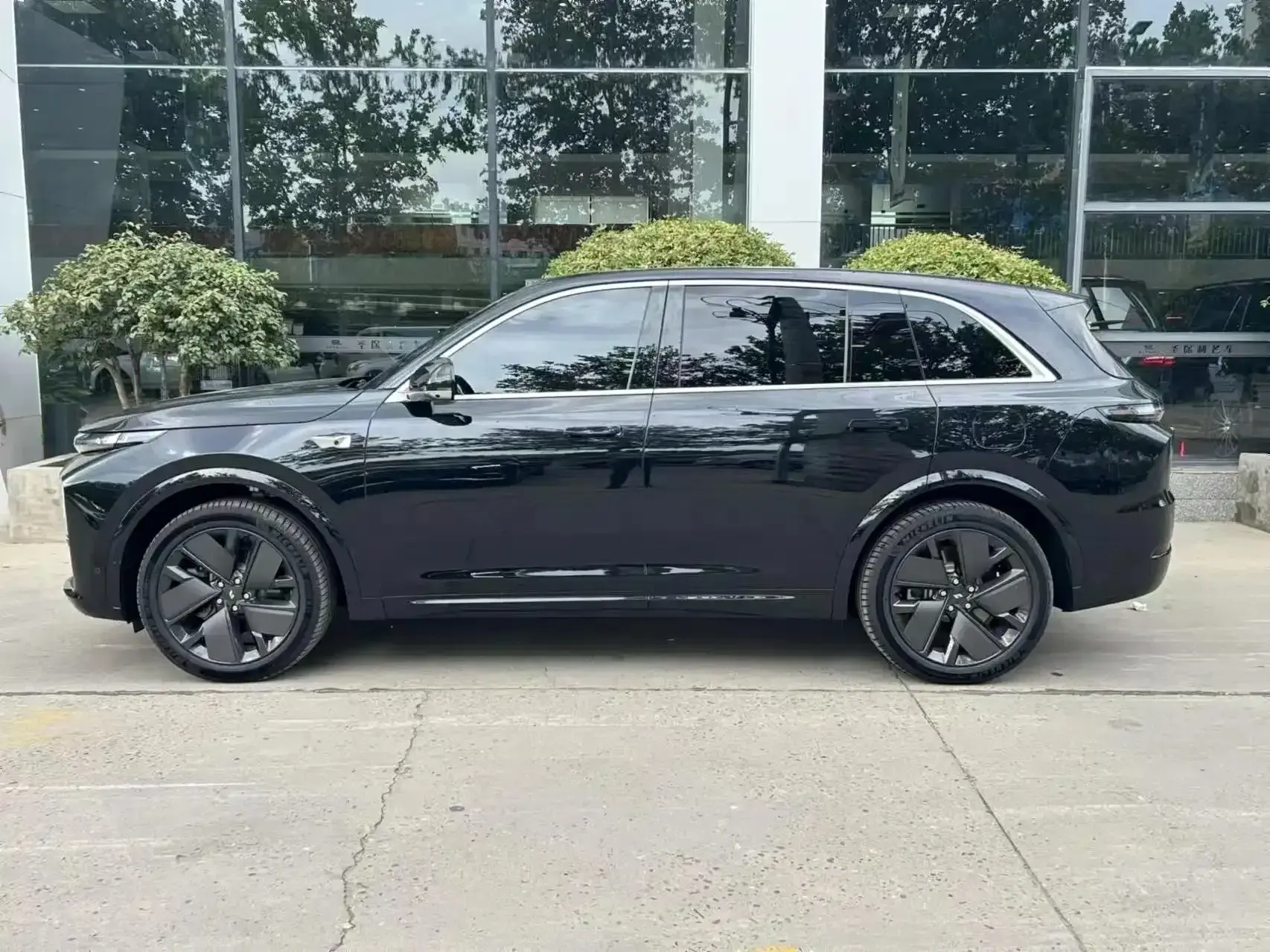 2025 LI L7 thumbnail 3