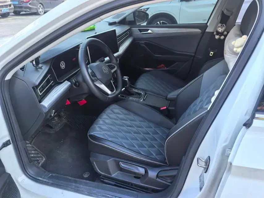 2023 VOLKSWAGEN SAGITAR thumbnail 4