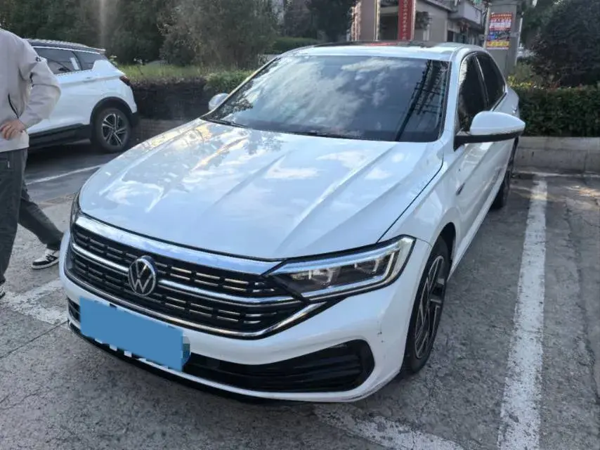 2023 VOLKSWAGEN SAGITAR view 1