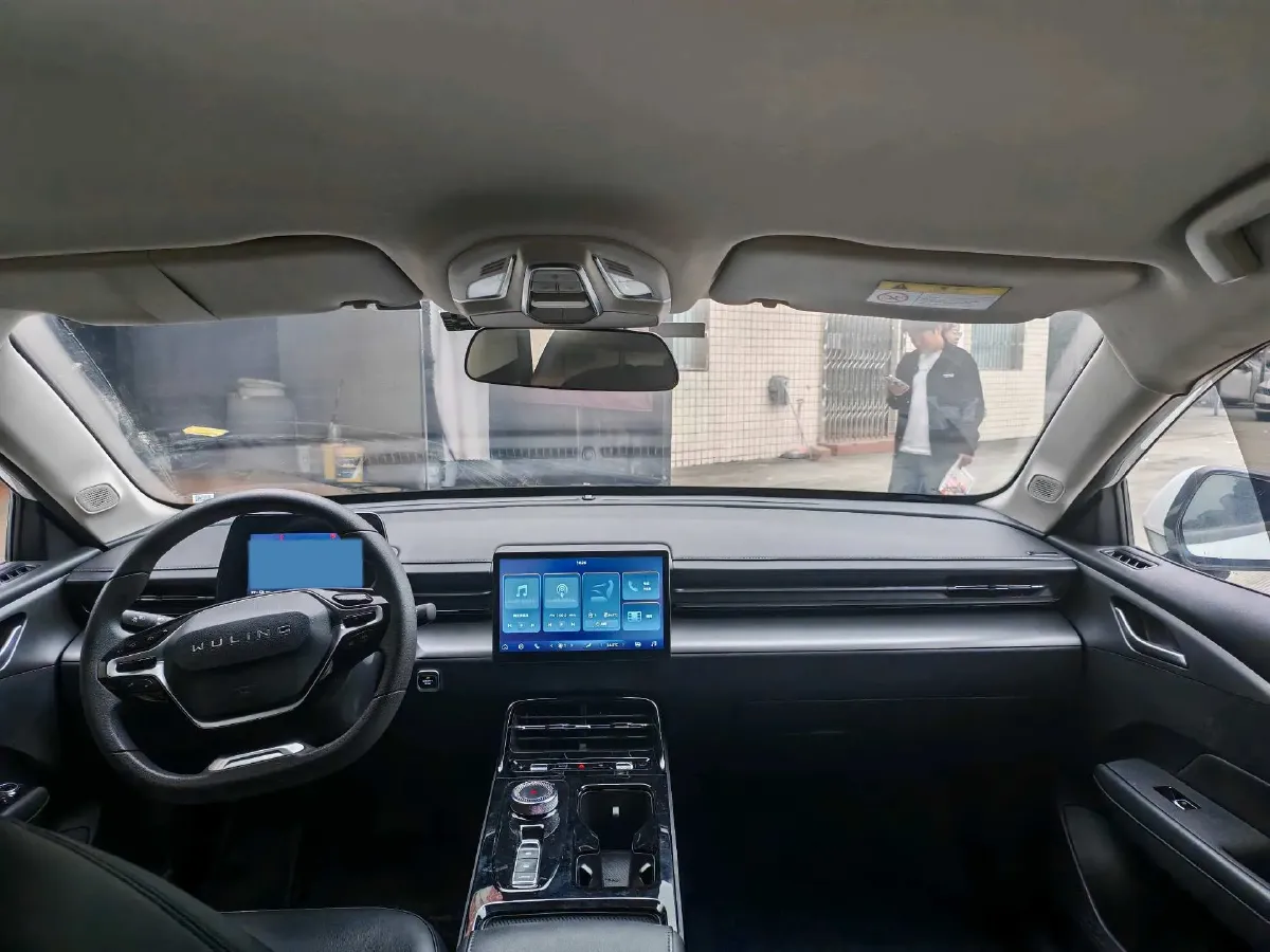 2024 WuLing E5 BEV 41.9KWH,autocango,china used car exporter,china ev exporter,chinese used car exporter,chinese used ev exporter