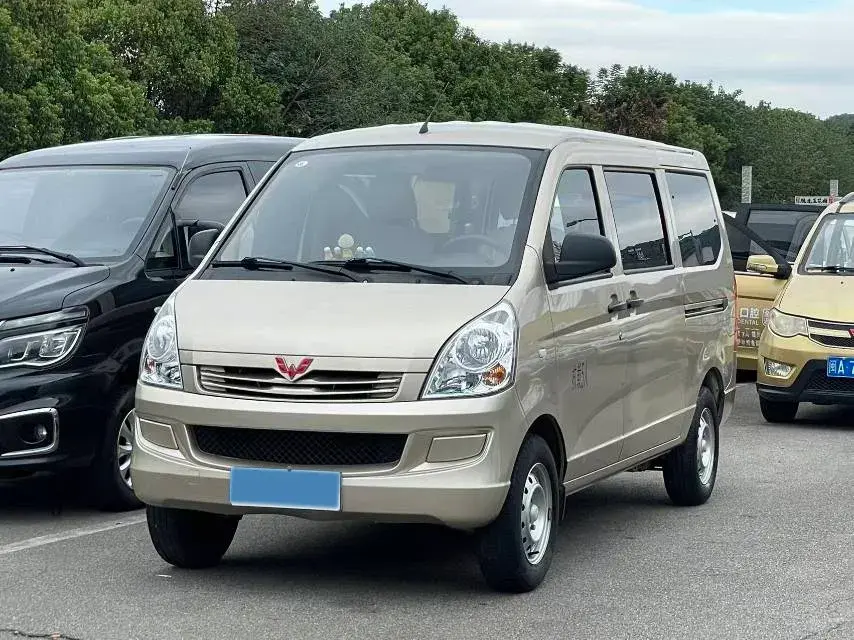 2022 WULING RONGGUANG view 1