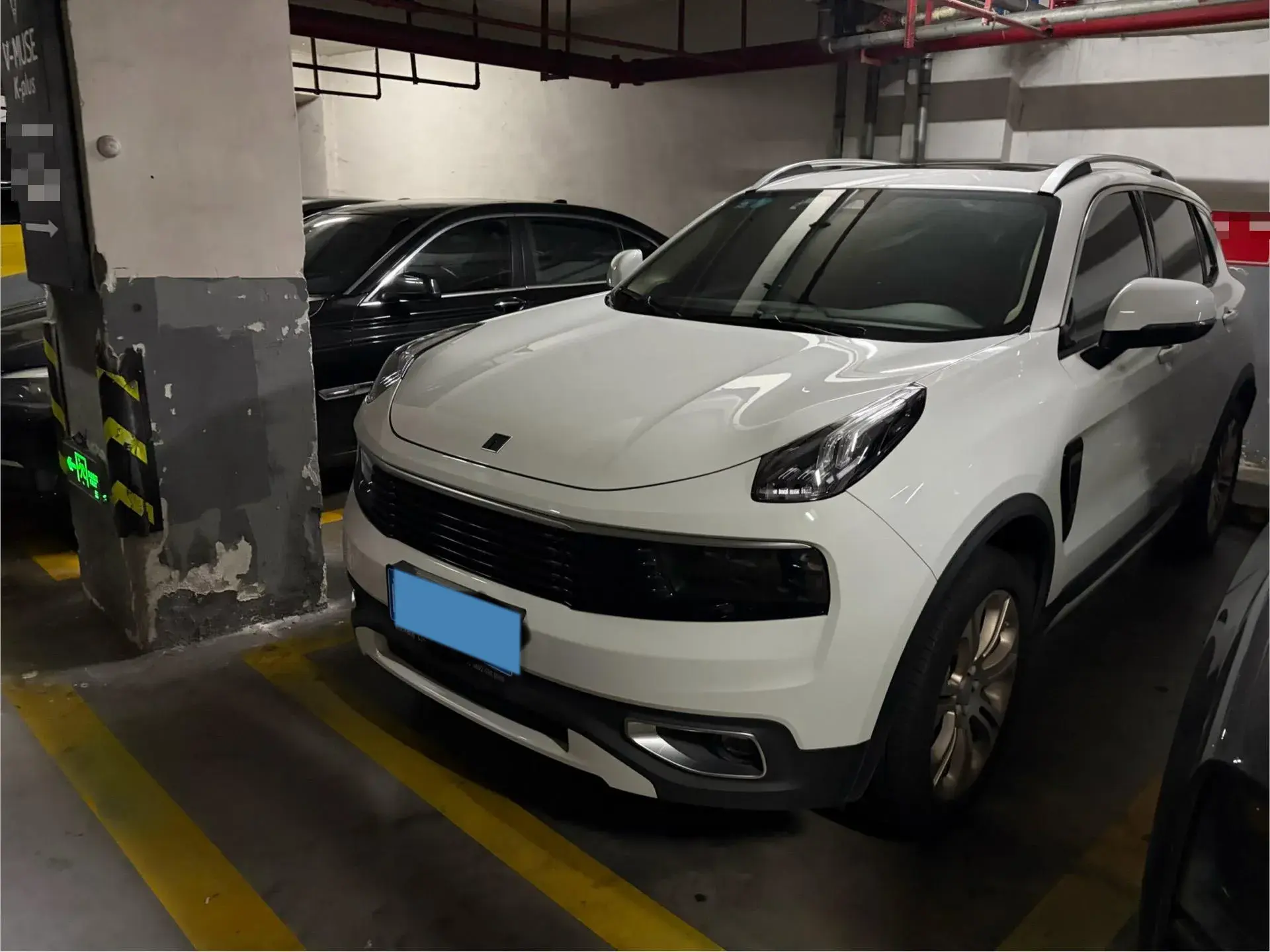 2017 LYNK&CO 01 view 1