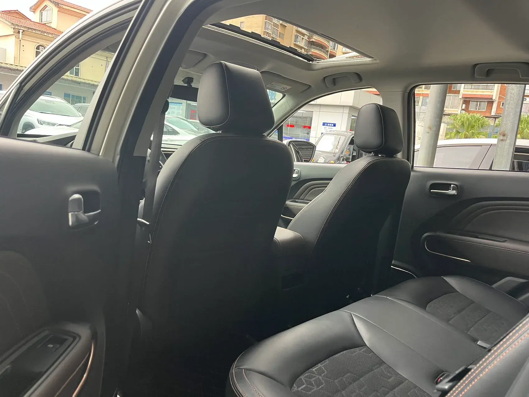 2017 GAC TRUMPCHI thumbnail 4