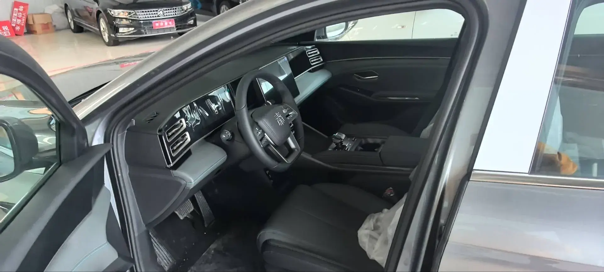 2025 BYD QINL thumbnail 3