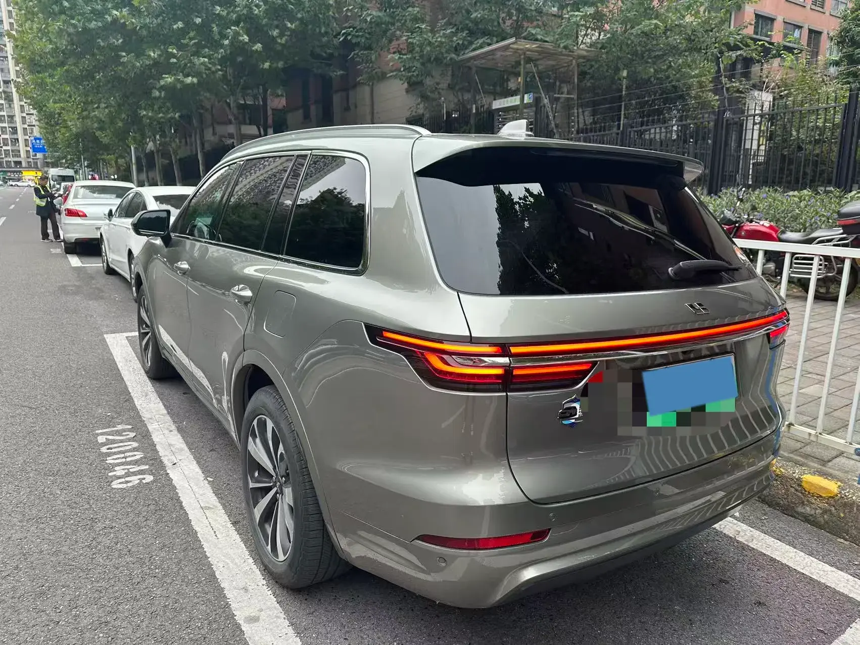 2020 LI ONE thumbnail 3