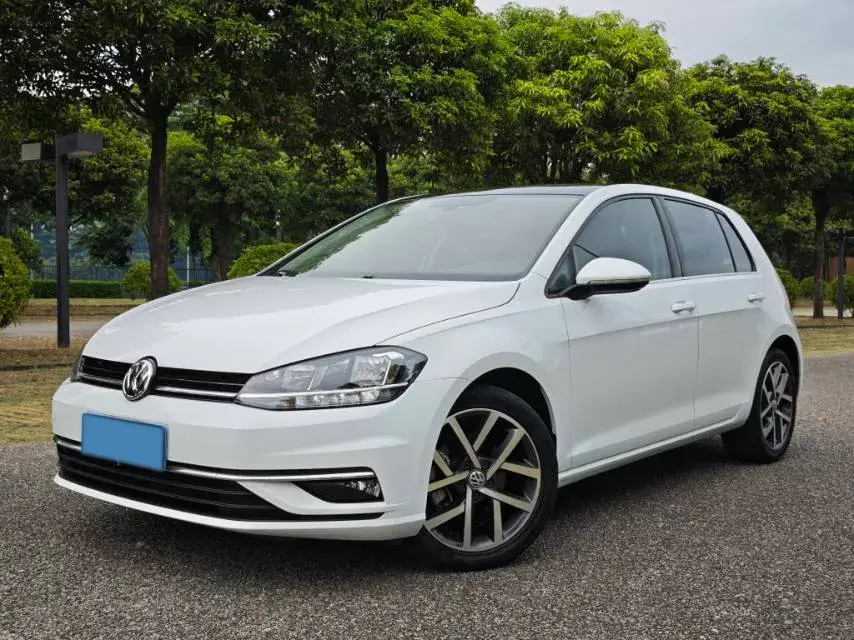 2020 VOLKSWAGEN GOLF view 1