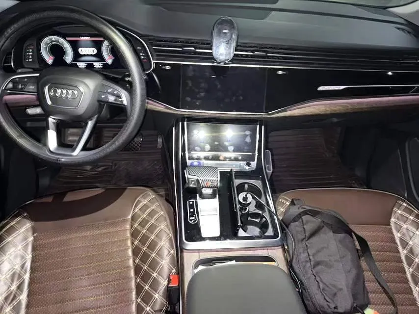2021 Audi Q7 2.0T 245HP L4 8AT,autocango,china used car exporter,china ev exporter,chinese used car exporter,chinese used ev exporter