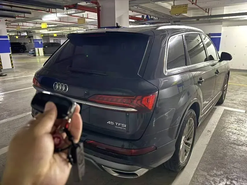 2021 Audi Q7 2.0T 245HP L4 8AT,autocango,china used car exporter,china ev exporter,chinese used car exporter,chinese used ev exporter