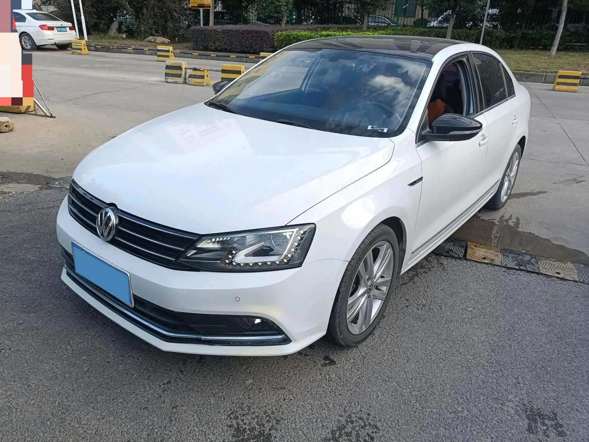 2018 VOLKSWAGEN SAGITAR view 1