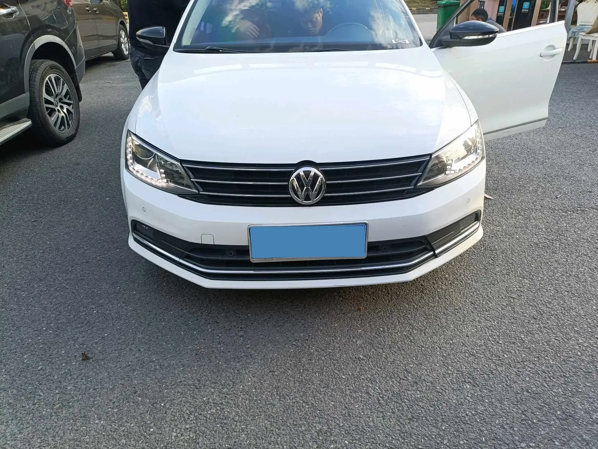 2018 VOLKSWAGEN SAGITAR thumbnail 3